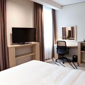 Zimmer mit Zugang für Rollstuhlfahrer mit Queensize-Bett